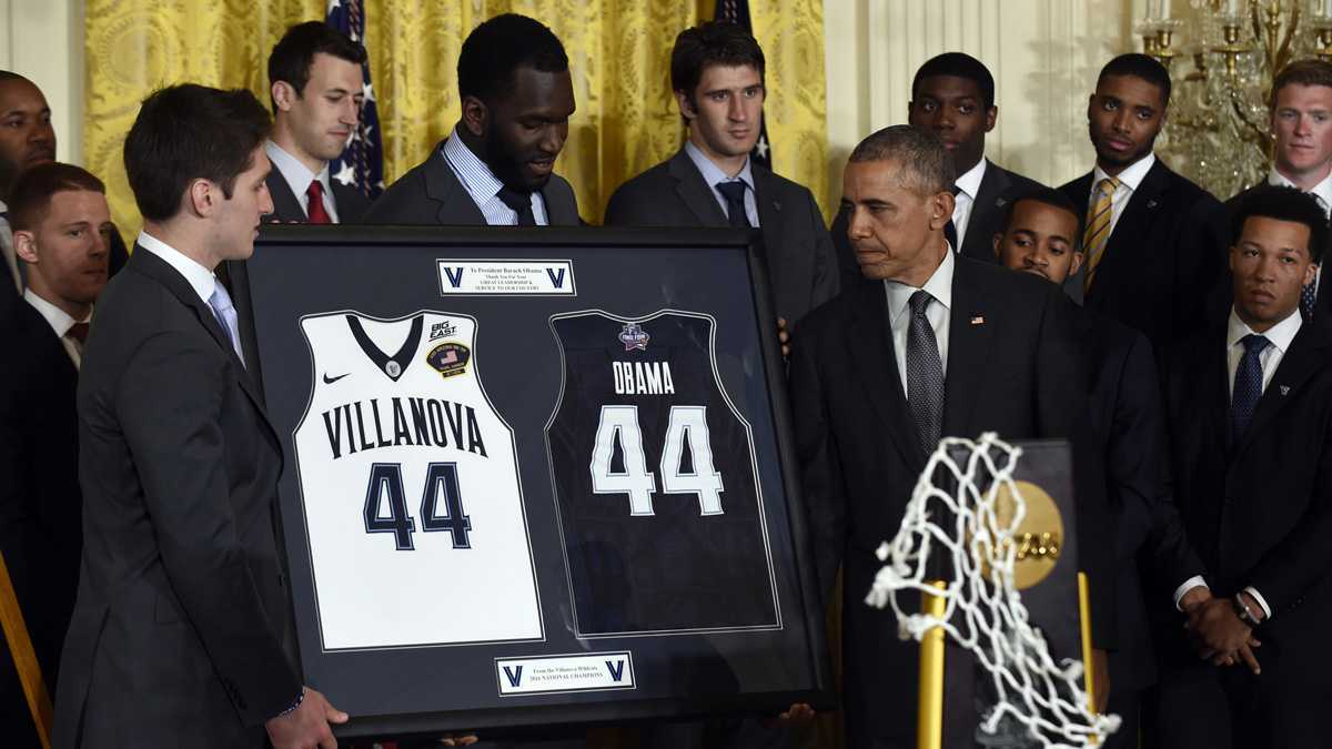 NCAA男子バスケットボールトーナメントを制してオバマ大統領を表敬するビラノバ大